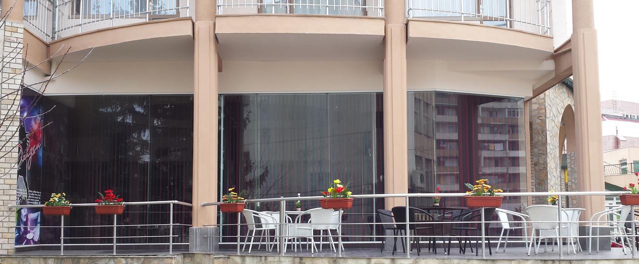 Tiara Hotel Dobrich Buitenkant foto