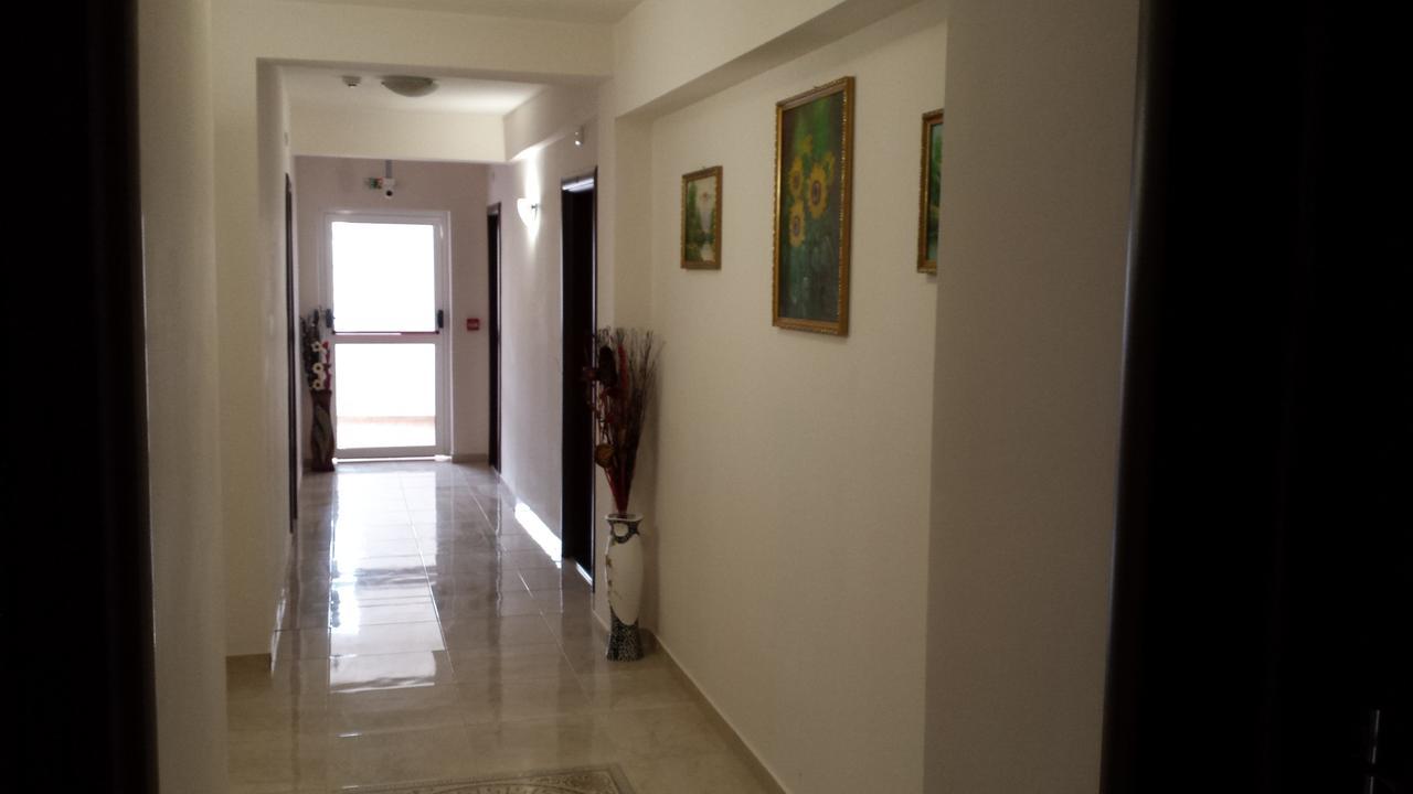 Tiara Hotel Dobrich Buitenkant foto