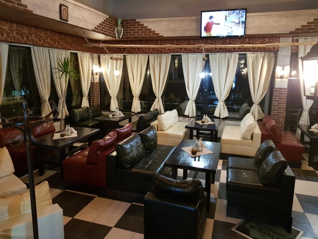 Tiara Hotel Dobrich Buitenkant foto